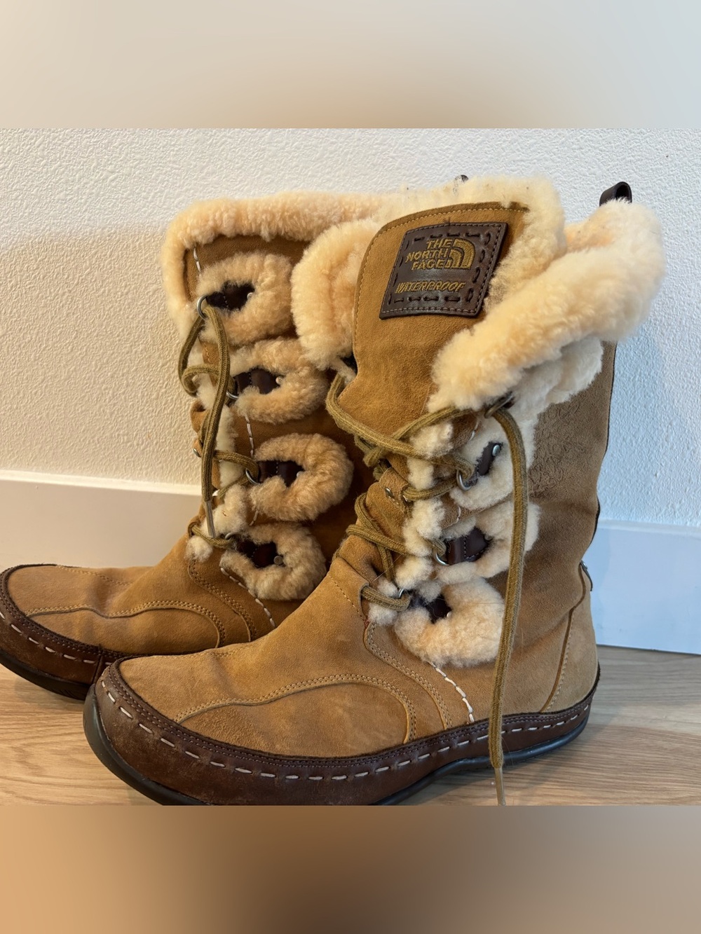 The North Face Tan Suede Shearling-Trim Waterproof Lace-Up Boots Size 10 women’s